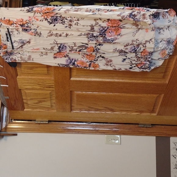 Floral Boutique Dress. Size Large - Picture 1 of 5